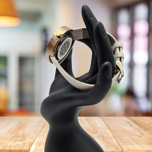 CRRJU Unisex Minimalist Watch – White Leather Band, Silver Bezel, New Battery - Picture 4 of 9